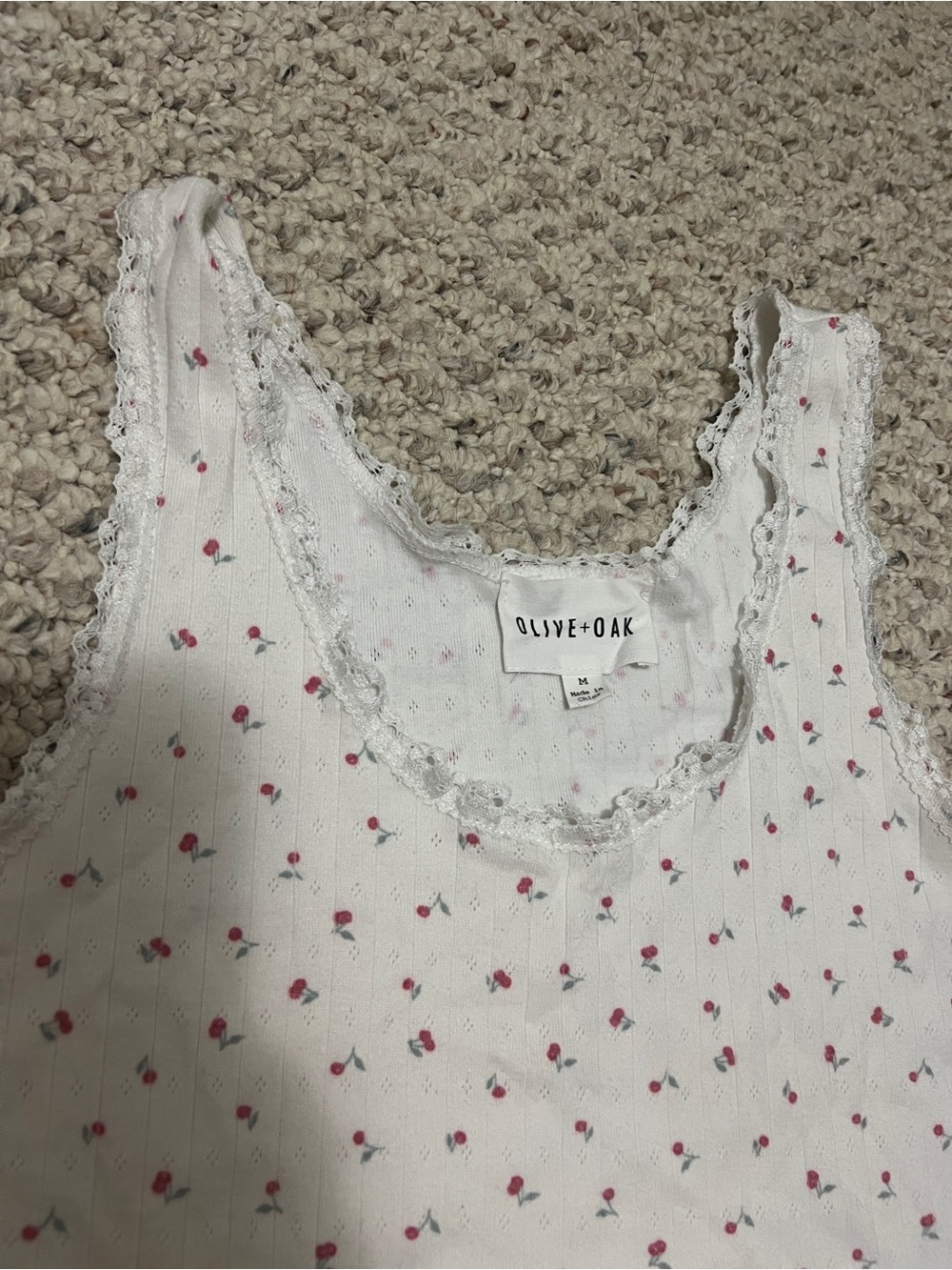 Olive & Oak White Ditsy Ribbed Red Floral print Lace-Trim Camisole - Picture 2 of 4